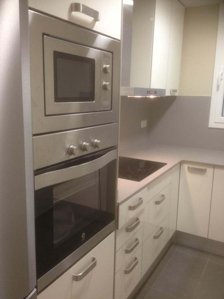 Columna horno-microondas. Reforma Integral piso Sarria Barcelona