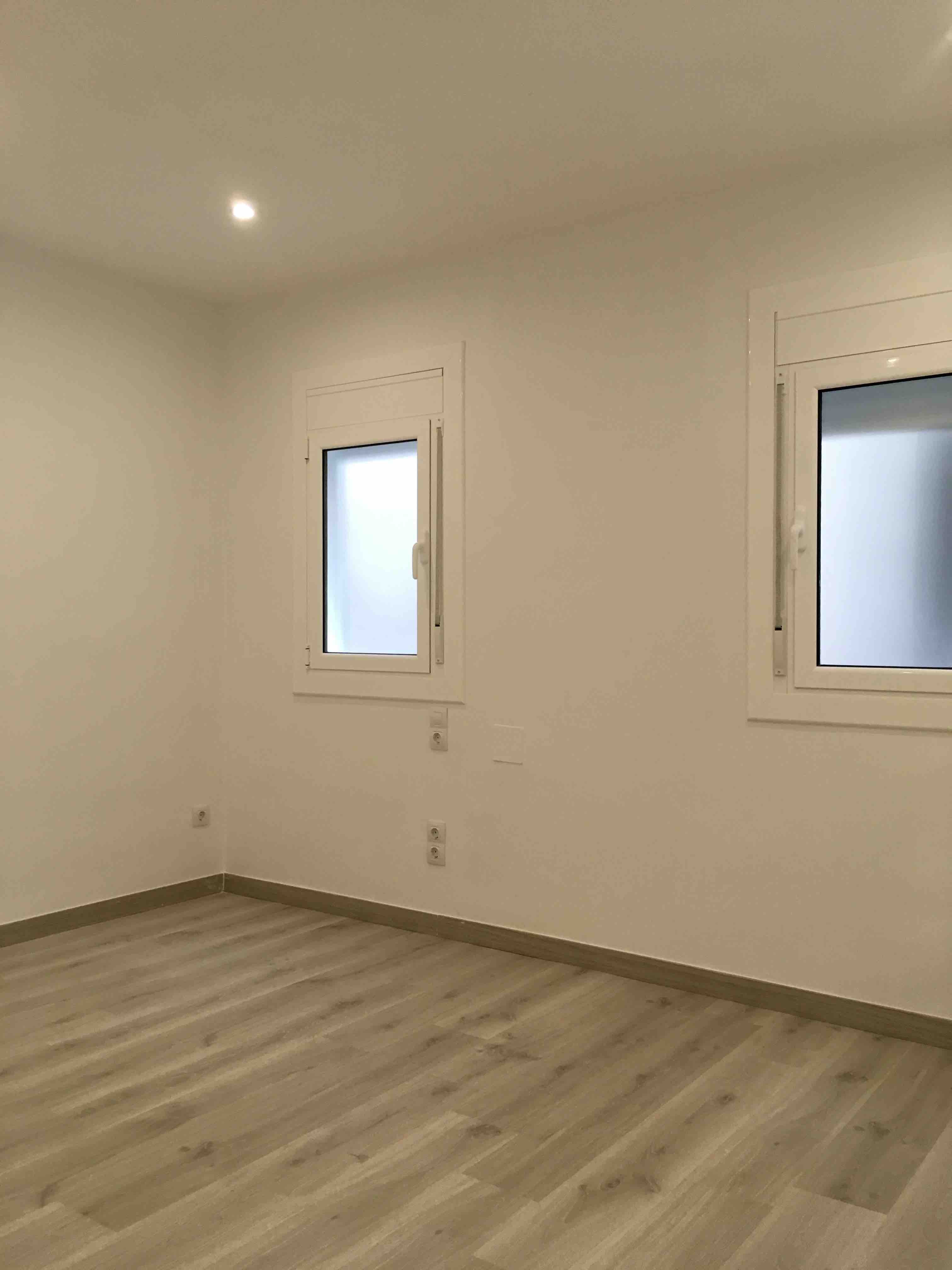 Suelo laminado Quick Step especial agua con carpintería de aluminio con RPT. Reforma integral Verdi. Gracia. Barcelona