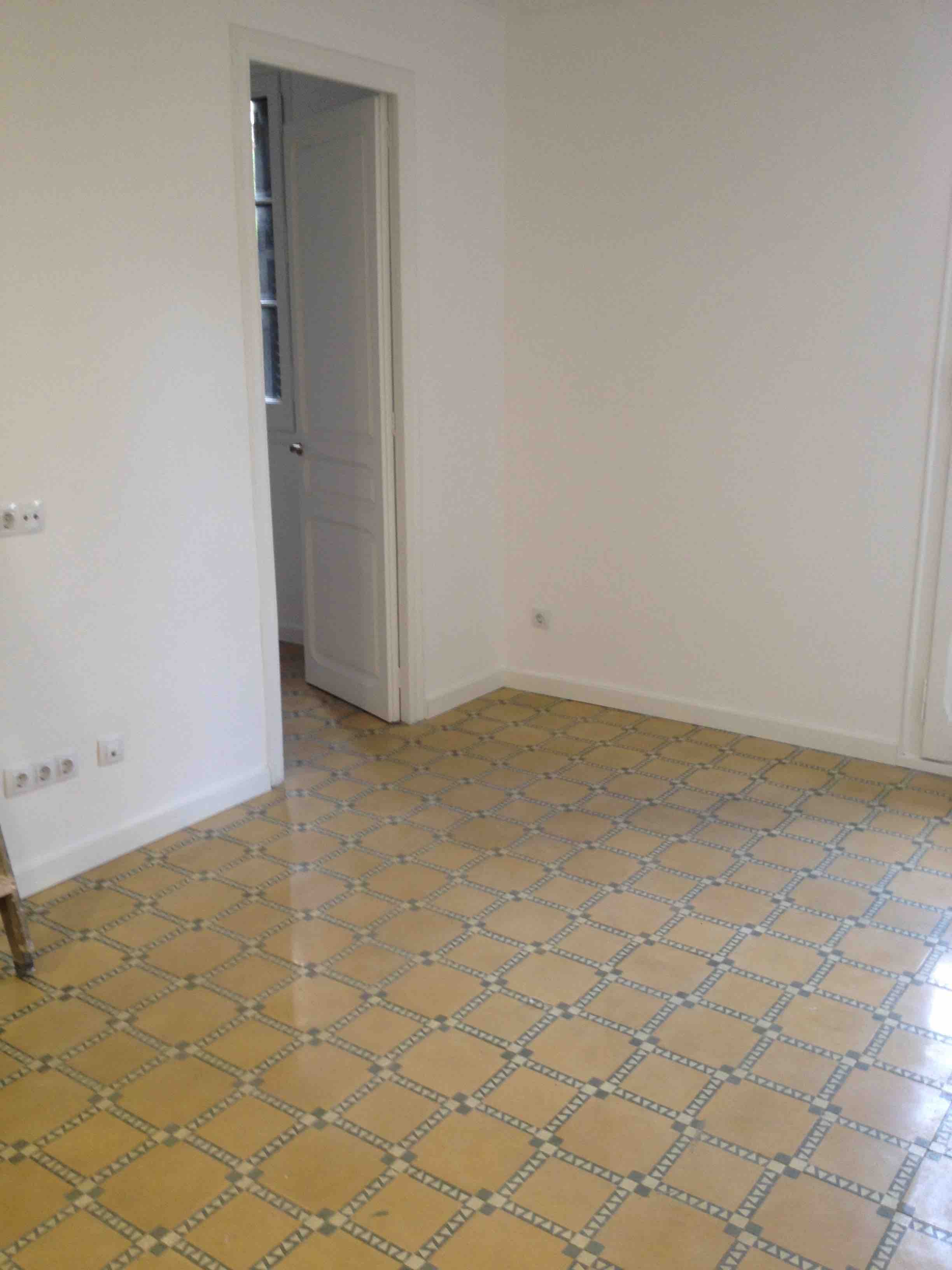Recuperación de suelo hidráulico original en reforma integral piso Passatge Maiol.  La sagrada Familia, Barcelona