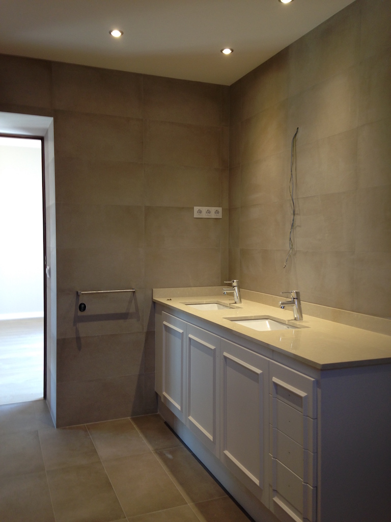 Recuperación de antiguo mueble de baño. Rehabilitación integral de casa en Carrer Pont. Santa Just Desvern