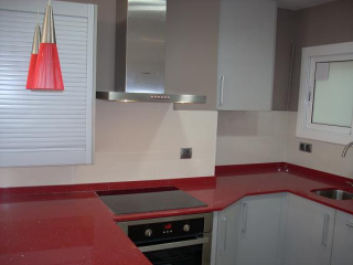 silestone rojo. Reforma integral cocina carrer Riera. Barcelona
