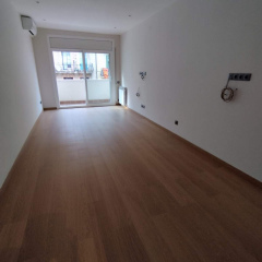 Laminado Quick Step Impressive. Carrer Clot, Sant Martí. Barcelona
