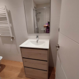 Mueble salgar Noja Roble Caledonia. Carrer Clot, Sant Martí. Barcelona
