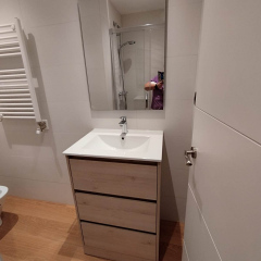 Mueble salgar Noja Roble Caledonia. Carrer Clot, Sant Martí. Barcelona