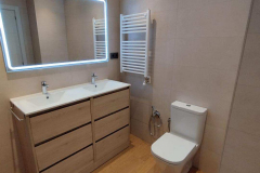 Doble mueble baño con espejo led en Carrer Clot. Sant Martí. Barcelona