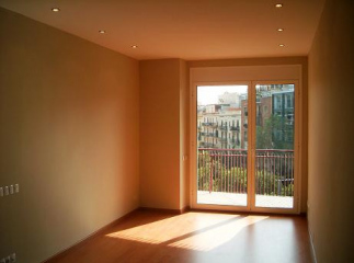 falso techo pladur y nueva carpinteria exterior. Reforma Maragall. Barcelona
