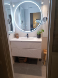 Mueble blanco combinado con luz led. Floridablanca. Sant Antoni. Barcelona