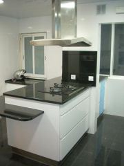 Barra cocina con granito negro zimbawe. Av. Carlos III. Les Corts. Barcelona