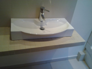 Lavabo sobre encimera cerámica. Gòtic. Barcelona