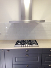 Cocina de gas y campana vista de 90cm. Rehabilitación integral de casa en Carrer Pont. Santa Just Desvern