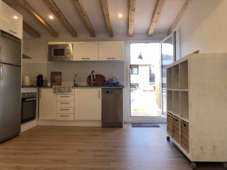 Levantamiento de toda la cubierta e instalacion de vigas de madera. Reforma Zarautz.