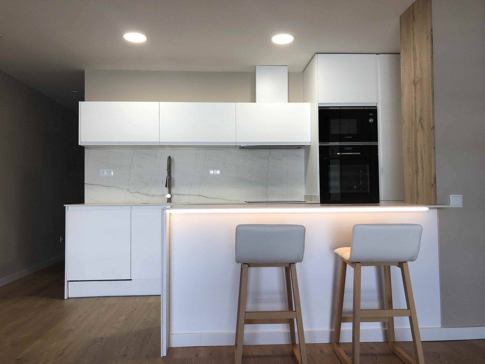 Apertura de cocina con salón. Reforma Les Corts. Barcelona
