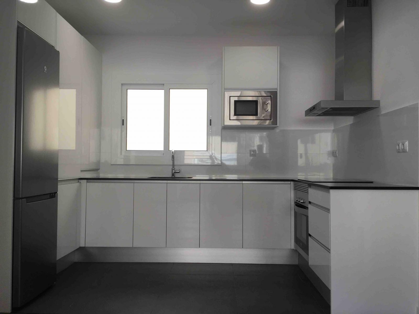 Cocina en U para maximización espacio. Nou Barris. Barcelona