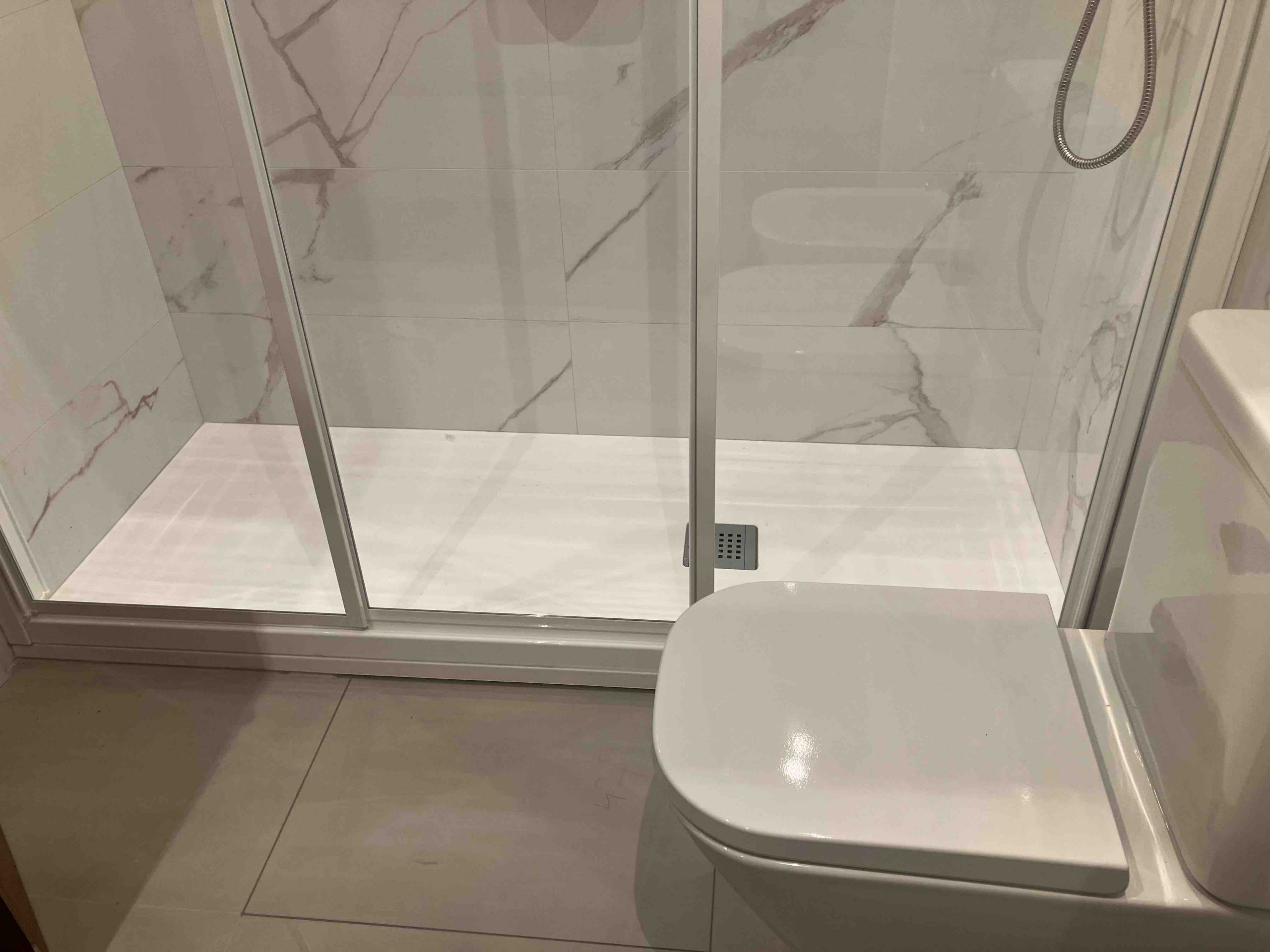 Mineral stone shower tray with tempered glass screen